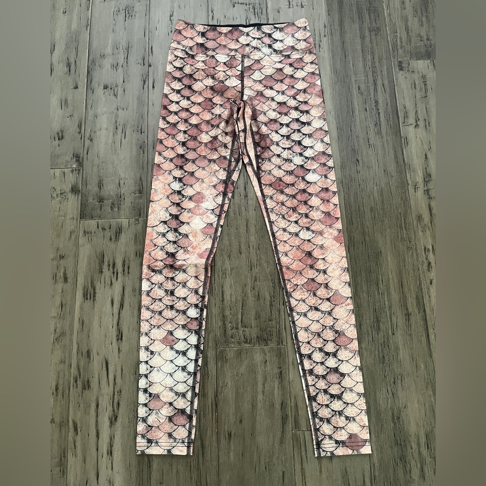 NWOT Werkshop Mermaid Scale Leggings Size Small